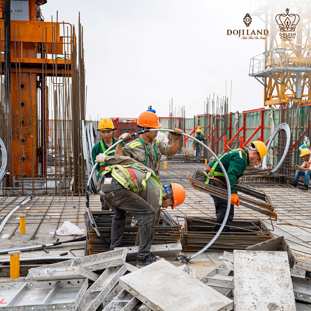 Quy mô nhân lực và tổ chức công trường nhằm đảm bảo tiến độ thi công Golden Crown Hải Phòng trong tháng 4/2025 Quy mô nhân lực và tổ chức công trường nhằm đảm bảo tiến độ thi công Golden Crown Hải Phòng trong tháng 4/2025