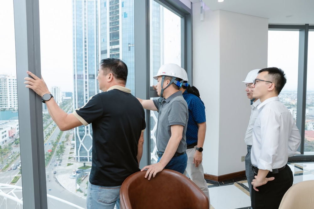 Từ những khung hình hoài niệm đến trải nghiệm tầm view thượng đỉnh trong sự kiện triển lãm ảnh tại Golden Crown Hải Phòng